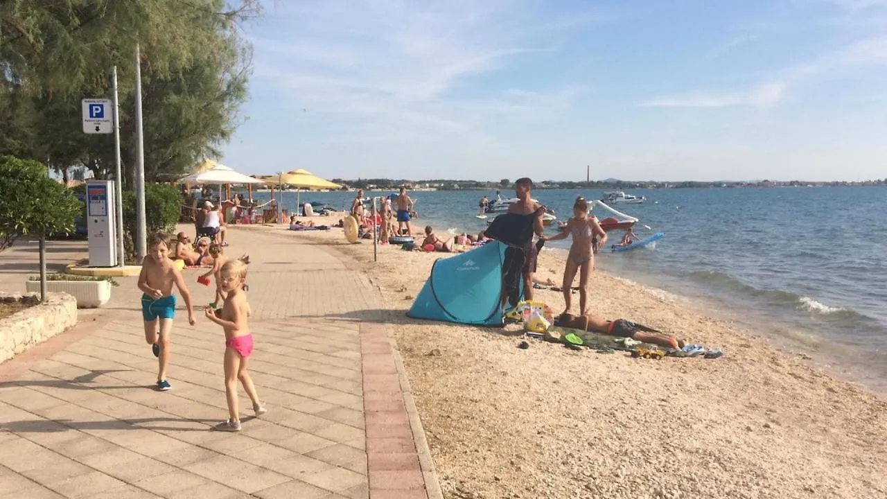 Apartmani Eden Vrsi Mulo 0*,