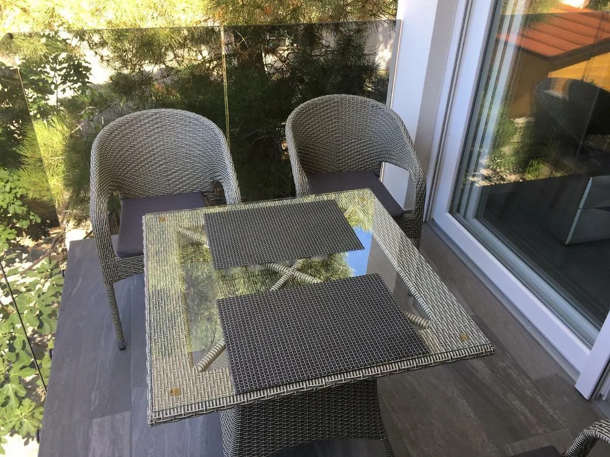 Apartmani Eden Vrsi Mulo 0*,