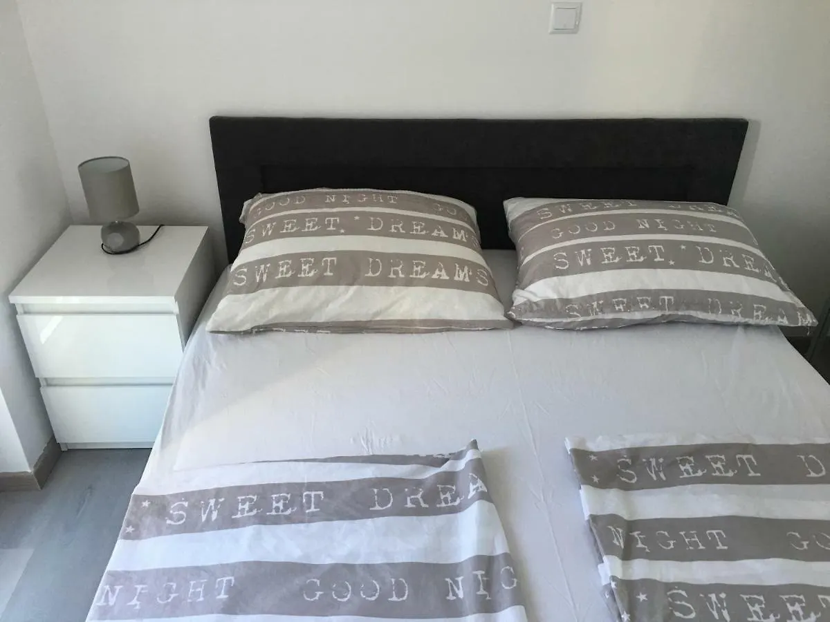 Apartmani Eden Vrsi Mulo 0*,